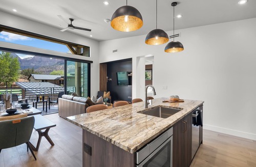 Zion National Park South Entrance Villa | Montclair Zion - a Stunning Luxury Villa, 2 Bed, 1 Bath Retreat with Balcony