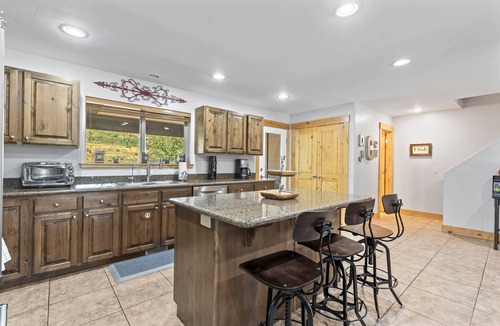 Bear Hollow Village House | Moose Management at Bear Hollow 5667: Pvt Hot Tub, BBQ, PS4, Fireplace, 5min to