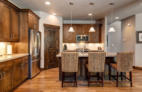 Park City House | Moose Mgmt at Retreat 1037: Three King Beds-Pool-Pvt. Hot Tub and Firepit- Wifi