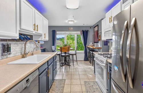 New Castle Condo | Mountain Escape Spa Kit 14 Min to Glenwood Springs Golf Views HotSprings