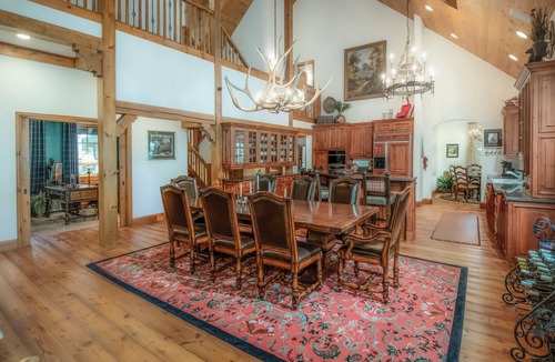 Avon Ski Chalet | Mountain Estate | Beaver Creek | 9BR Sleeps 18 | Hot Tub | By Cuvée