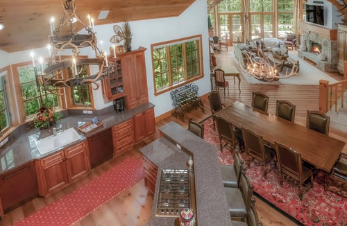 Avon Ski Chalet | Mountain Estate | Beaver Creek | 9BR Sleeps 18 | Hot Tub | By Cuvée