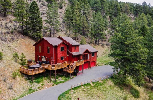 Pleasant Park Corridor House | MOUNTAIN FAMILY ESCAPE w Private Creek, HOTTUB. close to local WEDDING venues