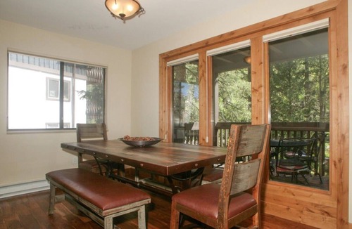 Vail Condo | Mountain Getaway in the Vail Racquet Club in East Vail. Long-term rentals.