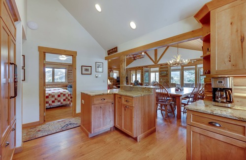 Estes Park Cabin | Mountain getaway with separate bunkhouse, deck, & trail access
