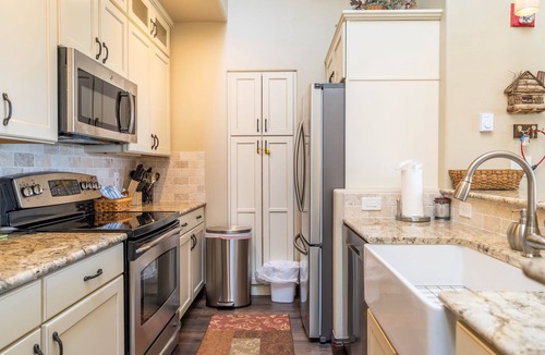 Keystone Condo | Mountain & Golf Course Views, & Minutes to Ski Lifts! PET FRIENDLY!