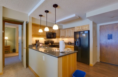 Copper Mountain Village Condo | Mountain Plaza 3 Bedroom Condo #521/523 by RedAwning