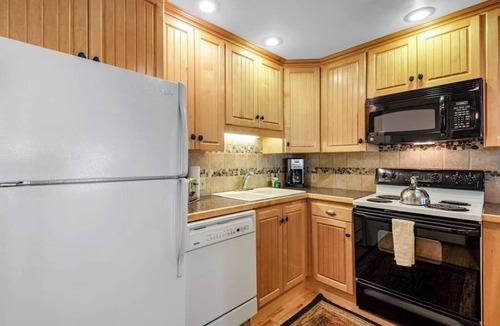 Copper Mountain Village Condo | Mountain view condo w/gas fireplace, shared outdoor pool, and free WiFi