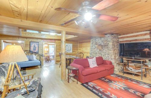 Mountain View House | Mountain-View Cabin on Farm: 3 Mi to Town & Shops