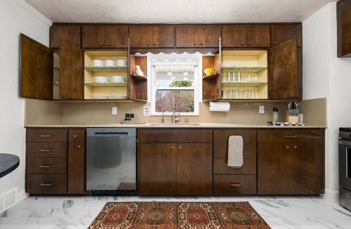 Orem House | Mountain View Manor | Huge Yard | Sleeps 9 | Parking | Fiber WiFi | Bounce House