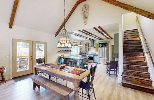South Fork House | Mountain view modern home with open layout, gas fireplace, smart TVs, & W/D