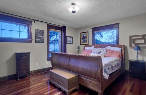 Briargate House | Mountain views and open space, Home in the City