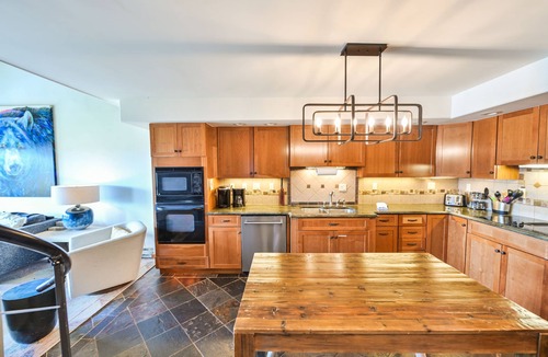 Mount Crested Butte Condo | Mountain Views, Hot Tub & Walk to Summer Concerts