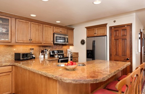 Aspen Condo | Mountain Views On Main St Aspen. Walk to Everything! Balcony, Elevator, Covered Parking & HT