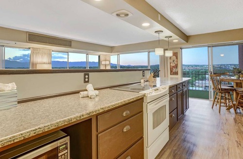 Southeast Colorado Springs Apartment | Mountain Views From L-Shaped Terrace