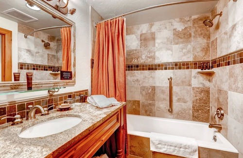 Beaver Creek Cabin | Mountainside Living Space | Hot Tub + Pool Access