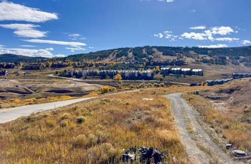 Silvercreek House | Mtn View Granby Condo w/In-Unit Hot Tub!