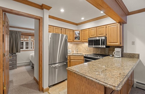 Aspen Condo | Multi-Level Townhome in the Heart of Aspen! FP, WD, Pool & Hot Tub, Parking, 7 beds, 2nd Living Room