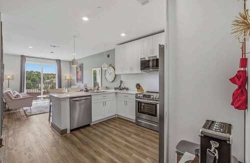 Rolling Mill Hill Condo | Muse | Classy downtown condo with AC, rooftop lounge & fitness room