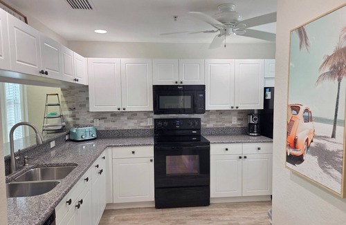 Bonita Shores Condo | Naples/Bonita Springs/Bonita Shores - 5 mins to the beach, with lake view!