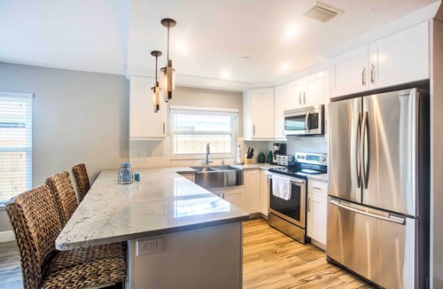Naples Park House | Naples Home w/Lanai & Pool Near Vanderbilt Beach!