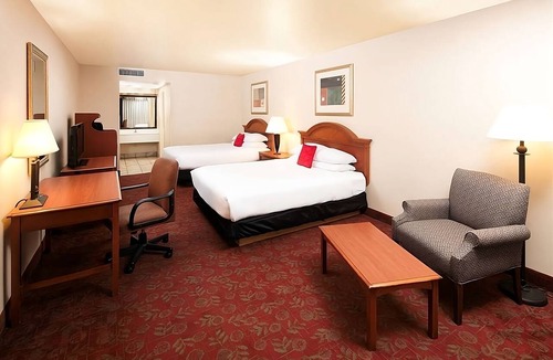 St. George Hotel | Nature Escape! Premium King | Outdoor Pool, Parking, Breakfast