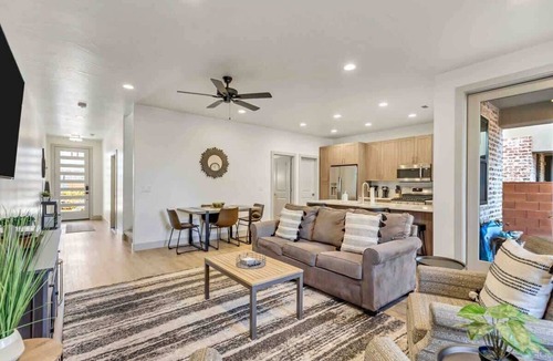 Santa Clara House | New 3 BR Townhouse l Pool, Sunset Patio, Walk to Parks