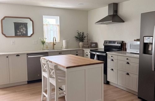 Castle Rock Cottage | New Build - The Cantril Cottage - Walk to Coffee, Creek, Shops & Downtown