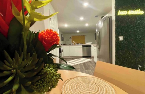 Florida Shores House | New Construction Home Located Next to a Publix Plaza With Space to Fit 10 Guests