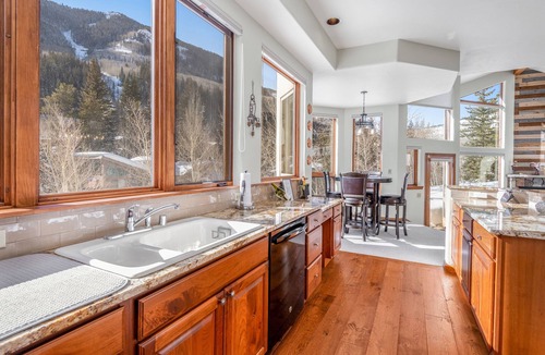 Vail House | New! East Vail Home | Vail Village On Bus Loop | 4 Masters | VIEWS!