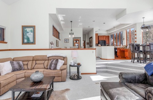Vail House | New! East Vail Home | Vail Village On Bus Loop | 4 Masters | VIEWS!