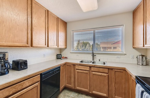 Broomfield Condo | New Listing! Broadlands Condo | Pool | Hot Tub | Mountain Views