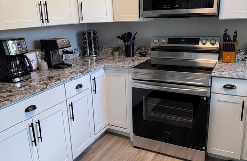 Harrisville House | New Listing Sleeps 12 in Vibrant Ogden w/Mountain Views