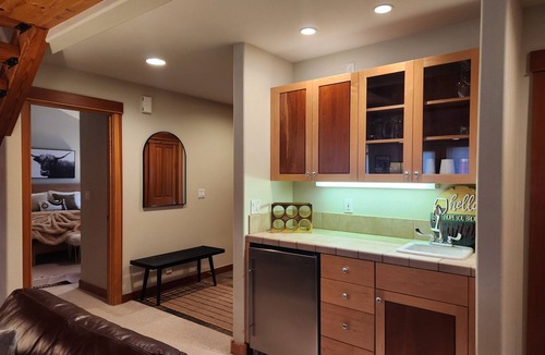 Deer Park House | New Luxury, spacious 4 br/4 ba with new furnishings + SHARC passes