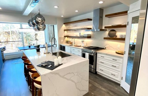 Aspen Condo | New Luxury Two Level 4 Bedroom - 4.5 Bath Condo!