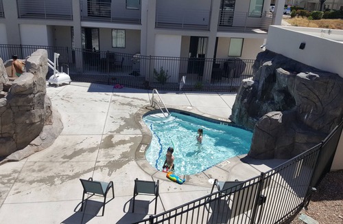 St. George House | New poolside Luxury townhouse in The Lofts