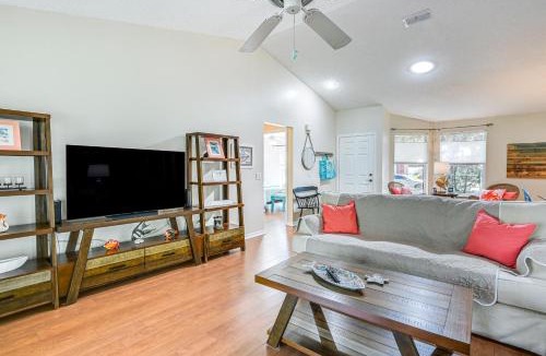 Port Richey House | New Port Richey Home w/Charcoal Grill Near Hiking