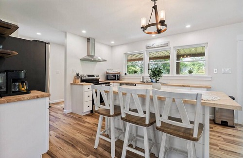 Brewer House | New | Riverside | Fire Pit 3BR 2.5 bath