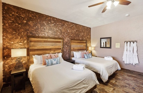 Hildale Cabin | NEW! Room 13- Silver Reef by Zion Cliff Lodge