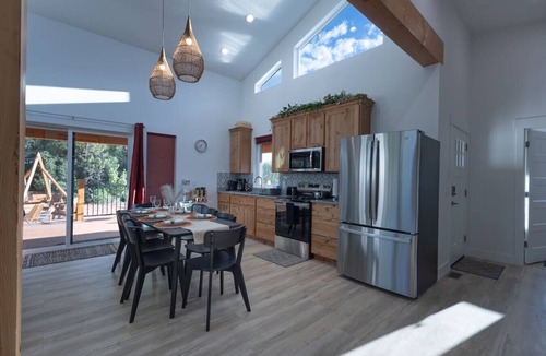 Glendale House | NEW Star Dome Adventure Retreat | Hot Tub Climbing Hammocks EV Ready