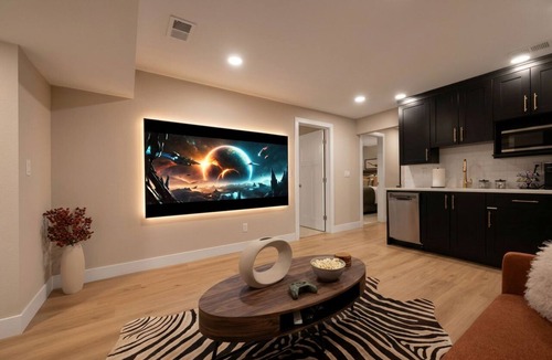 Fort Collins House | NEW! Walk 2 town Rooftop hot tub 2 King beds Dog friendly Luxury linens