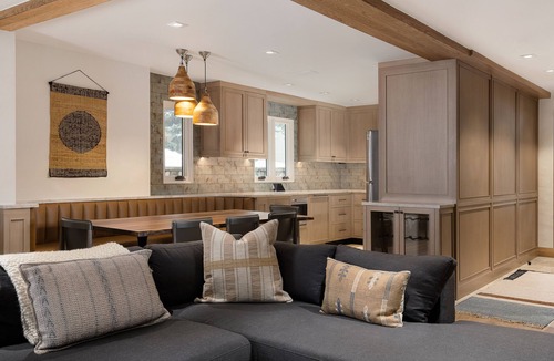 Vail Condo | Newly remodeled 4 bedroom condo only 1 block to Bridge St. & ski slopes, fre