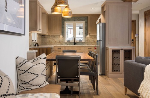 Vail Condo | Newly remodeled 4 bedroom condo only 1 block to Bridge St. & ski slopes, fre