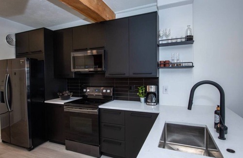 Rio Grande Apartment | Newly Renovated Industrial Modern Downtown Loft
