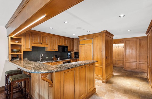Downtown Condo | North Of Nell, Unit 4N