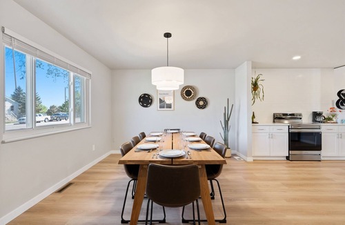 Windsor House | Oak Haus | Group Stay w/Fenced Yard & Game Room