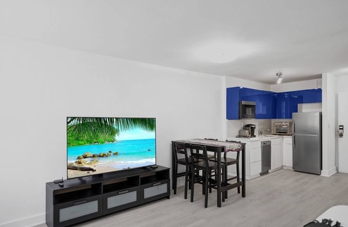 Flamingo/Lummus Apartment | Ocean Dr 1BR Miami Beach Getaway