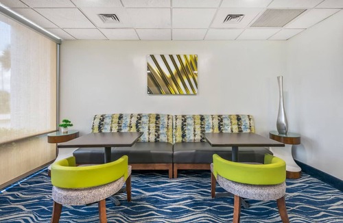 Seabreeze Park Hotel | Ocean View Comfort with Pool and Parking Near Daytona Bandshell | 3 Units