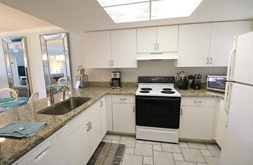 Butler Beach Apartment | Ocean Village Club F25