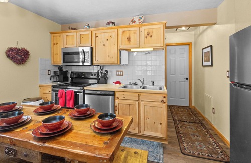 Red River Cabin | On the River "River Retreat Southwest Cabin #1" In Town, Remodeled, Pet Friendly